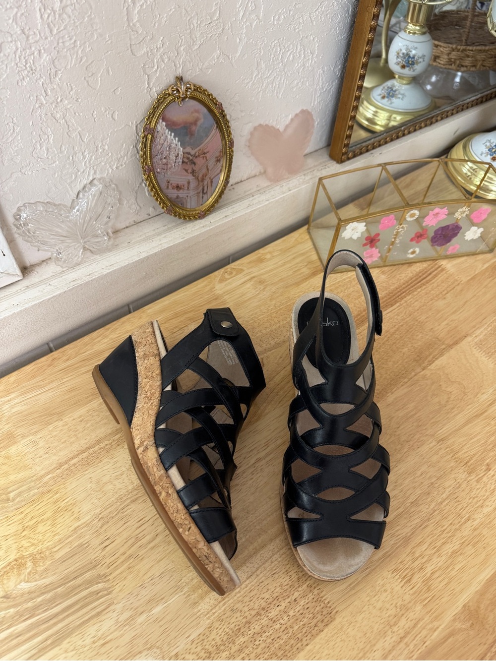 2000’s Whimsical Dansko Black Leather Cork Wedge Gladiator Sandals Size 10